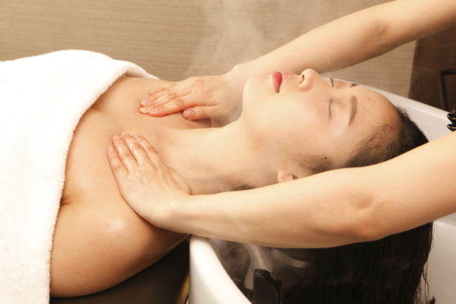 【お知らせ】当面、デコルテマッサージが入ったコースを休止させていただきます