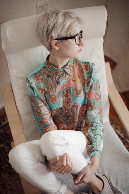 白髪は抜く？ それとも切る？